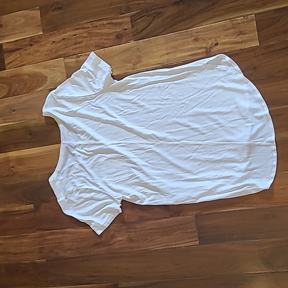 🎀2/ $15 Joe Fresh basic pocket tee - Picture 5 of 5